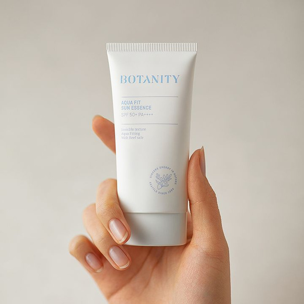 Botanity Aqua Fit Sun Essence SPF50+ PA++++  Влагонепроницаемая солнцезащитная эссенция